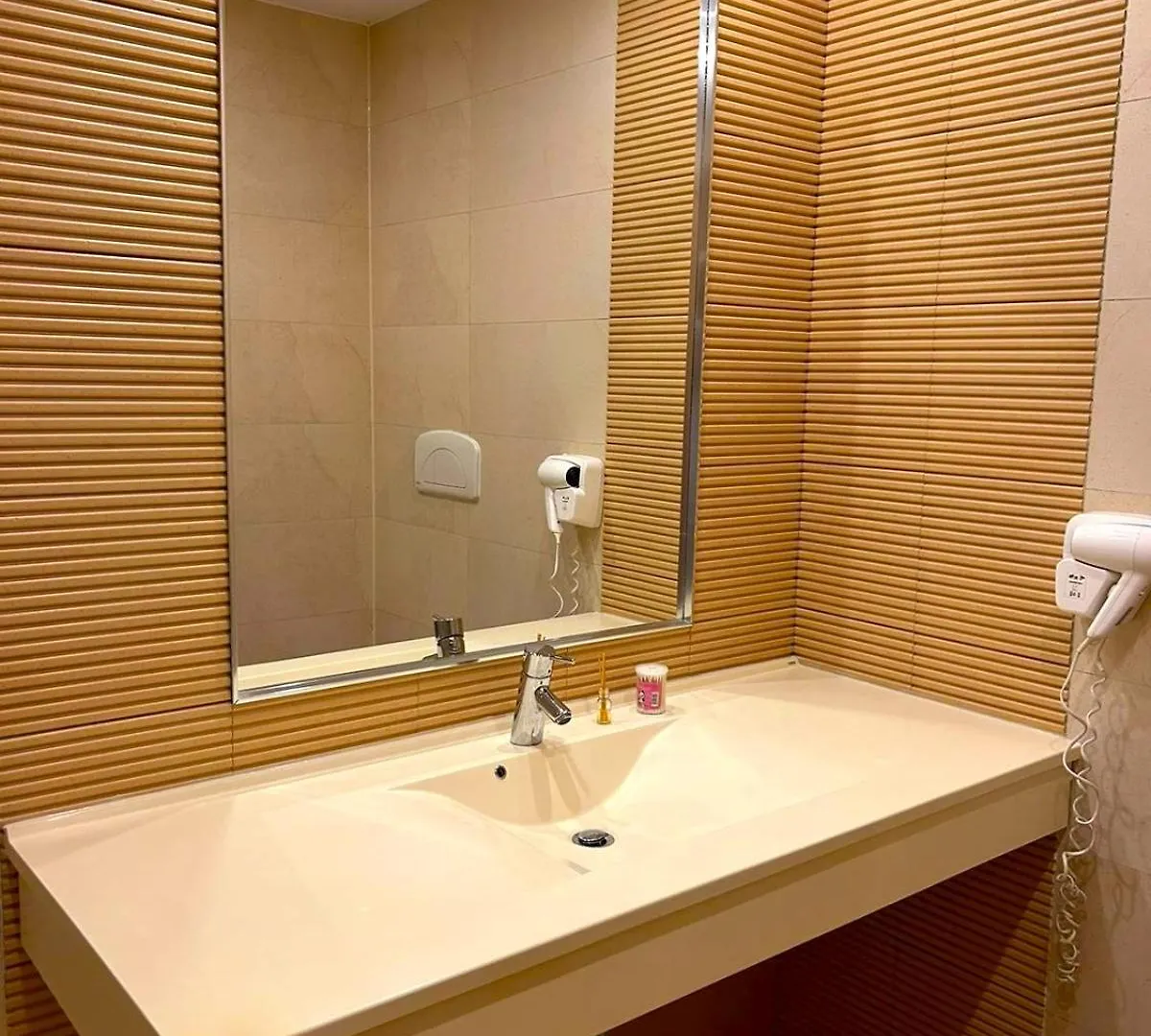 Yamaluxe Apartments - Silent & Warm With Many Facilities Bucharest Romania